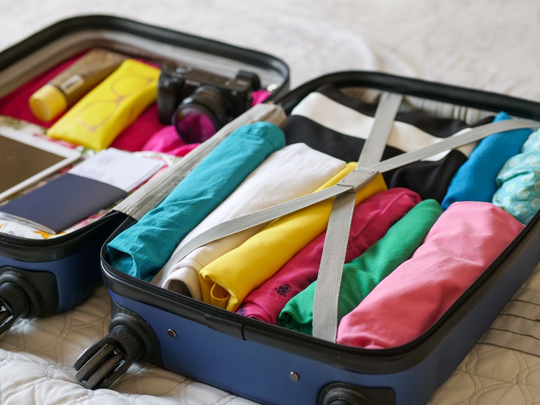 Valise ouverte en cours de préparation