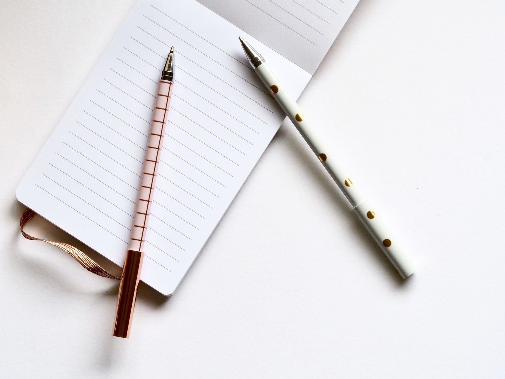 Agenda ouvert et stylo pour planifier